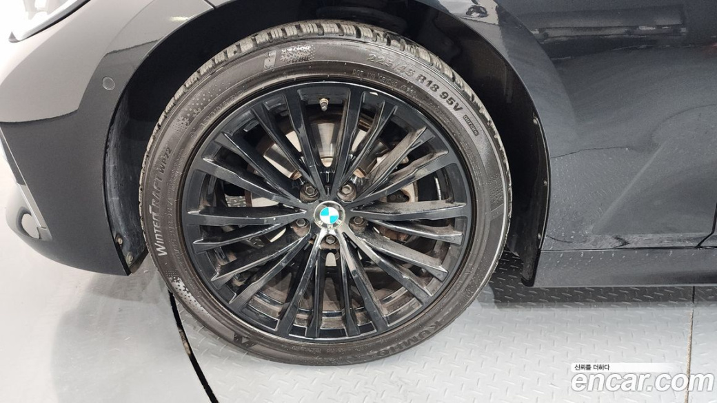 BMW 3-Series 320i Luxury, 2022