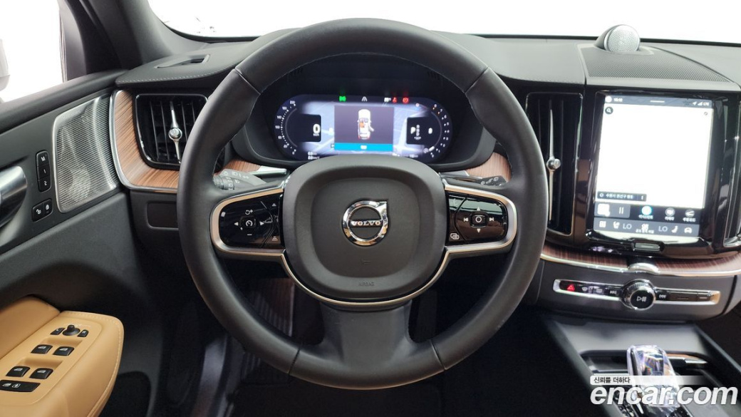 Volvo XC60 B6 Ultra Bright, 2025