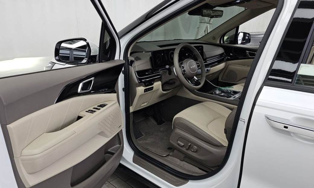 Kia Carnival 9-Seater Signature, 2025