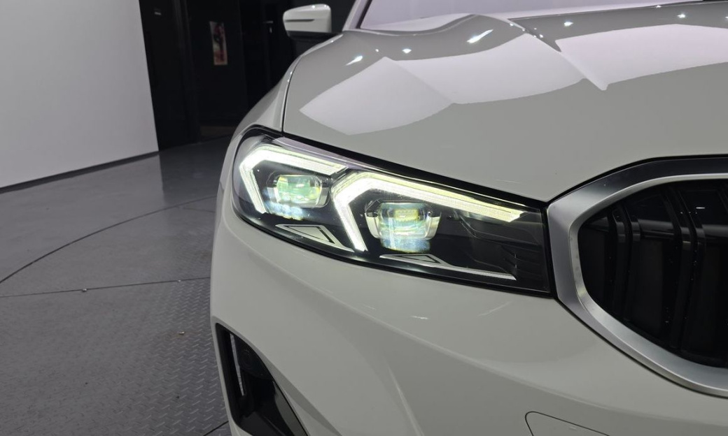 BMW 3-Series 320i, 2024