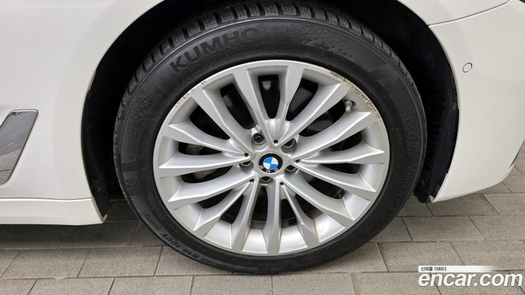 BMW 5-Series 523d Luxury, 2022
