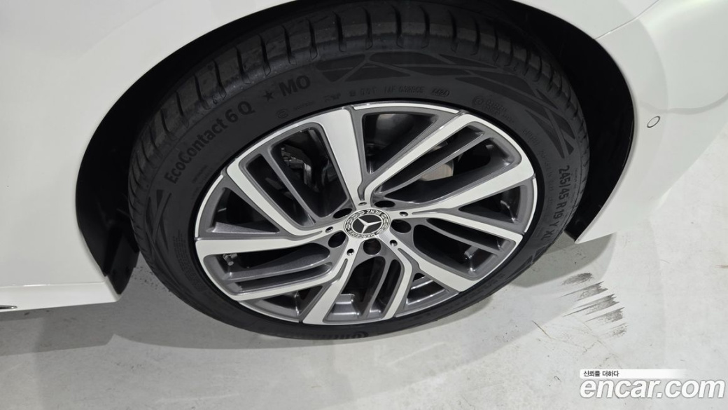 Mercedes-Benz E-Class E220d 4MATIC Exclusive, 2025