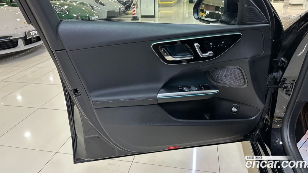 Mercedes-Benz C-Class C200 Avantgarde, 2025