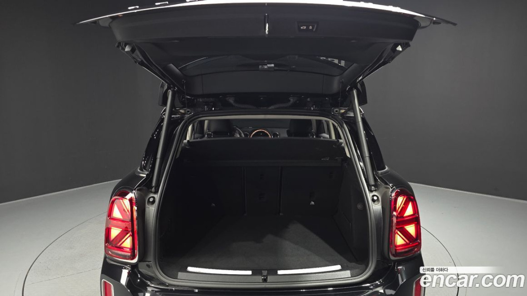 Mini Countryman Classic Plus Launch Pack, 2023