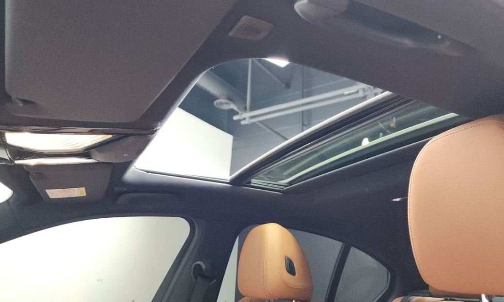 BMW 3-Series 320i M Sport, 2024