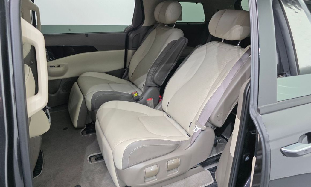 Kia Carnival 7-Seater Signature, 2024