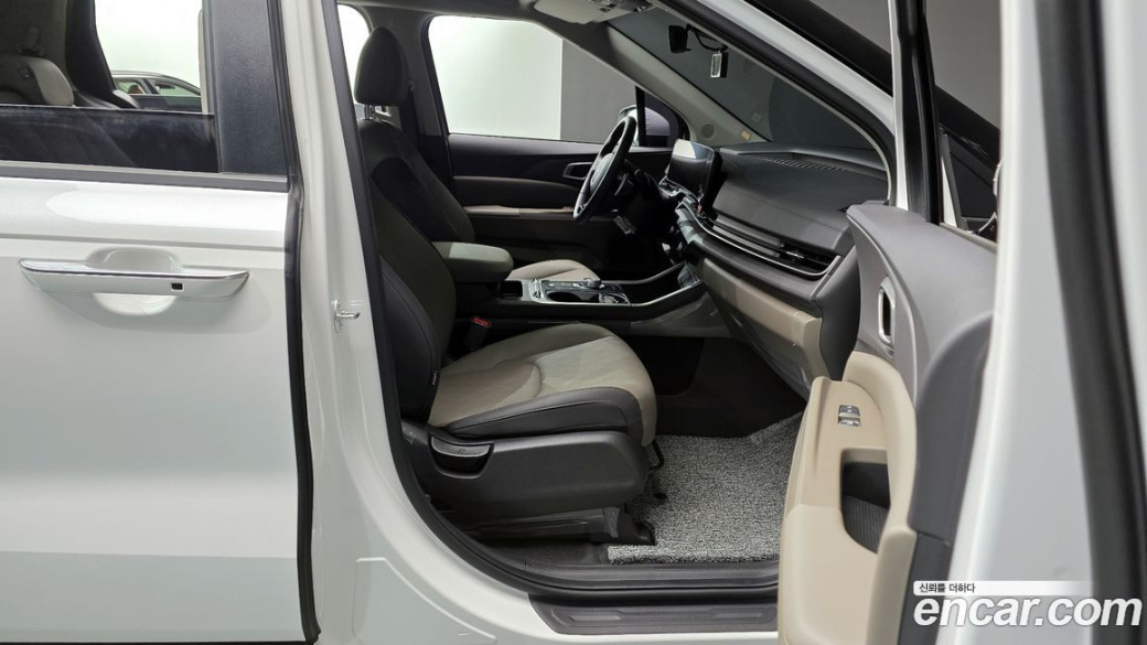 Kia Carnival 9-Seater Prestige, 2024