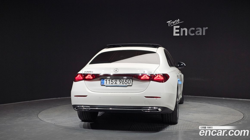 Mercedes-Benz E-Class E220d 4MATIC Exclusive, 2024