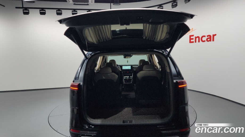 Kia Carnival 9-Seater Hi-Limousine, 2023