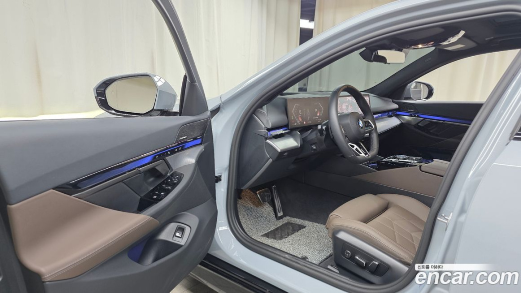 BMW 5-Series 520i M Sport, 2025