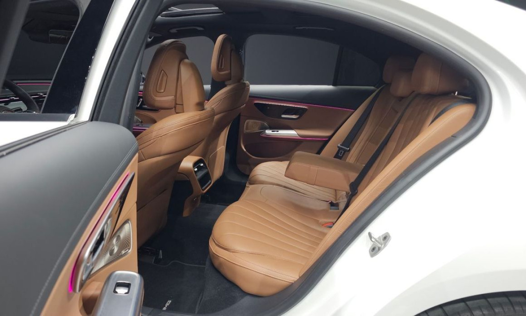 Mercedes-Benz E-Class E300 4MATIC AMG Line, 2024