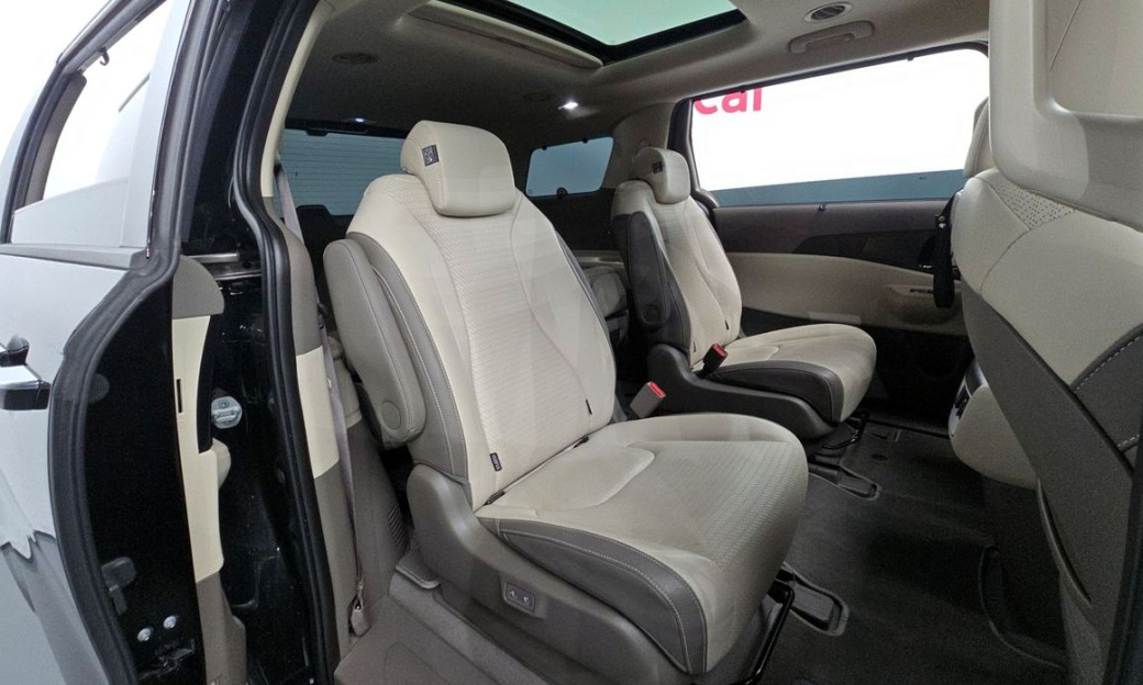 Kia Carnival 9-Seater Gravity, 2025