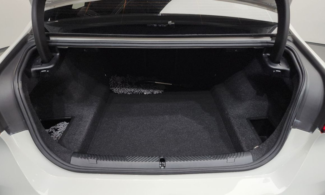BMW 5-Series 520i, 2024