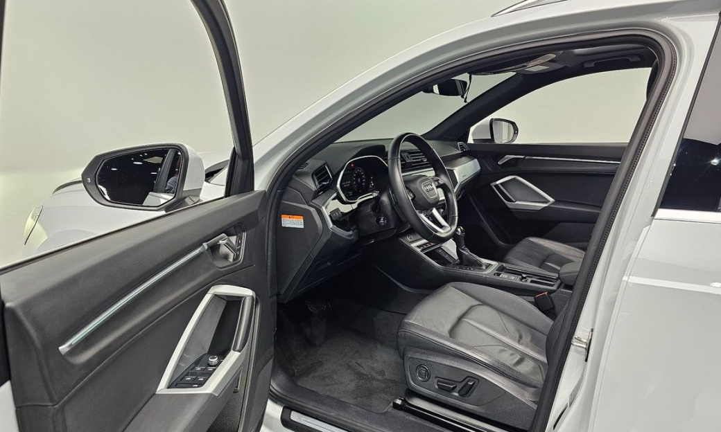 Audi Q3 35 TDI Premium, 2022