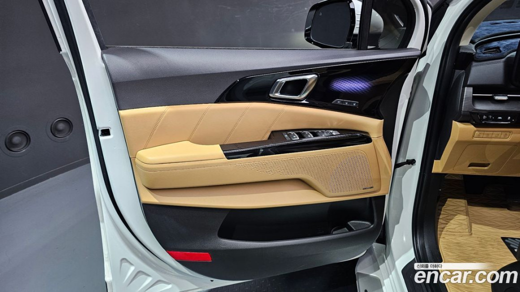 Kia Carnival 7-Seater Signature, 2023