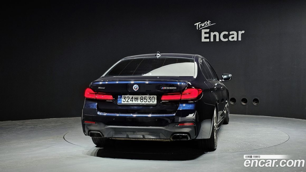 BMW 5-Series M550i xDrive, 2022