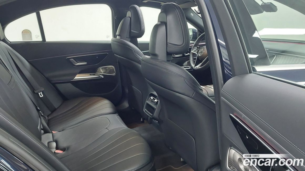 Mercedes-Benz E-Class E300 4MATIC Exclusive, 2025