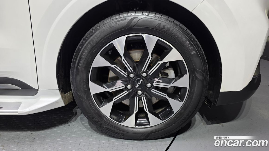 Kia Carnival 7-Seater Outdoor, 2023