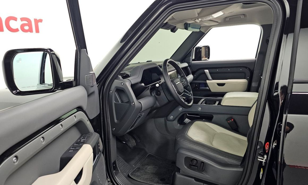 Land Rover Defender 110 P300 X-Dynamic SE, 2024