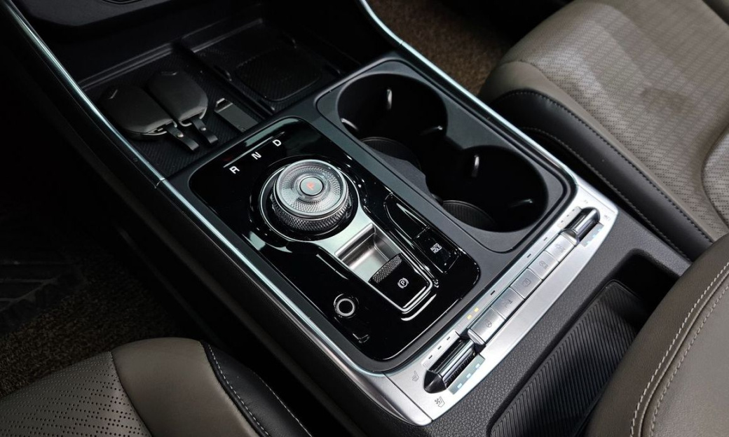 Kia Carnival 9-Seater Signature, 2025