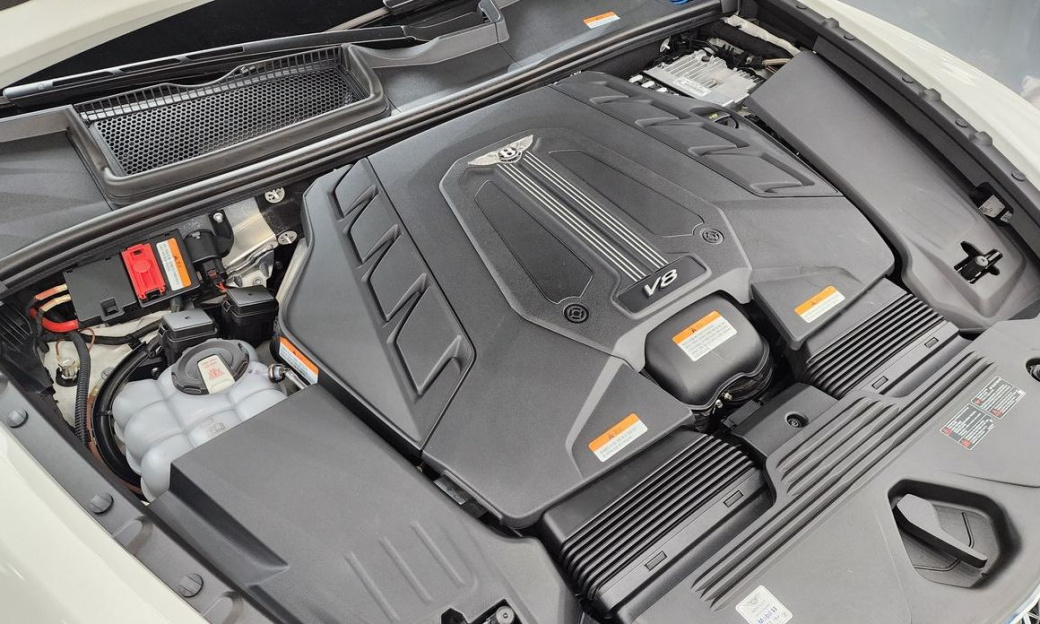 Bentley Bentayga 4.0 V8 Base, 2024