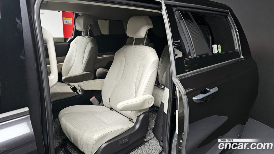 Kia Carnival 9-Seater Signature, 2022