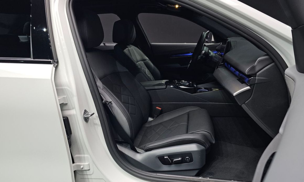BMW 5-Series 530i xDrive M Sport, 2025