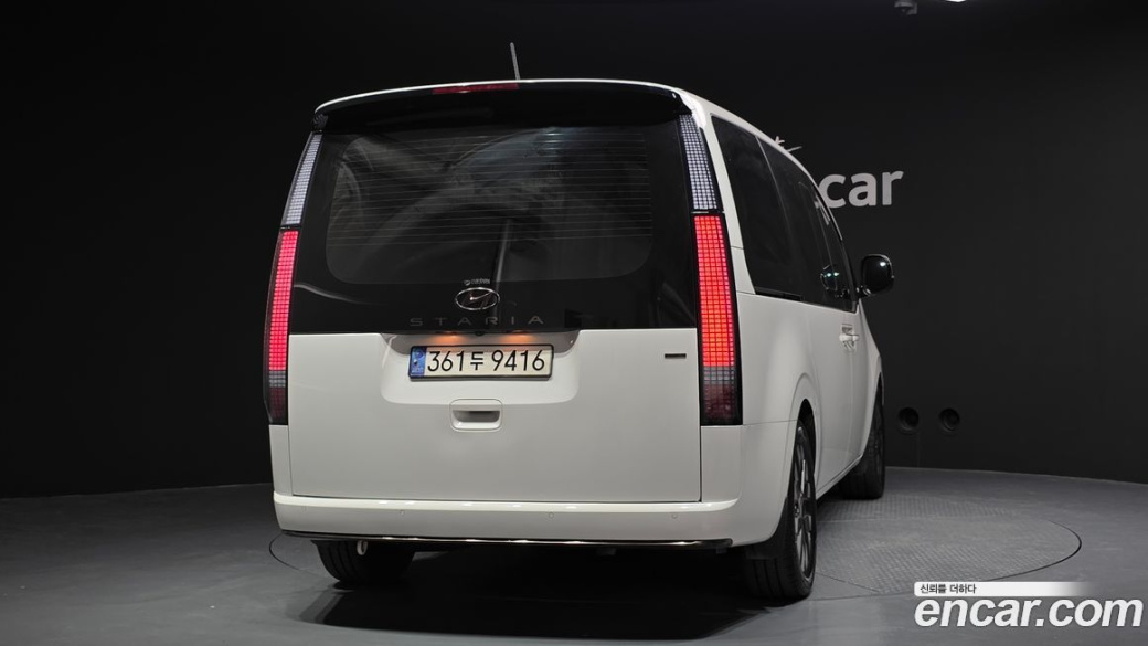 Hyundai Staria 4WD Lounge 9-Seater, 2022