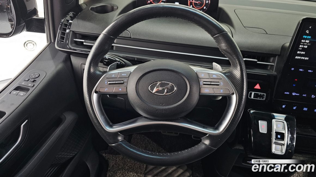 Hyundai Staria 4WD Lounge 9-Seater, 2023