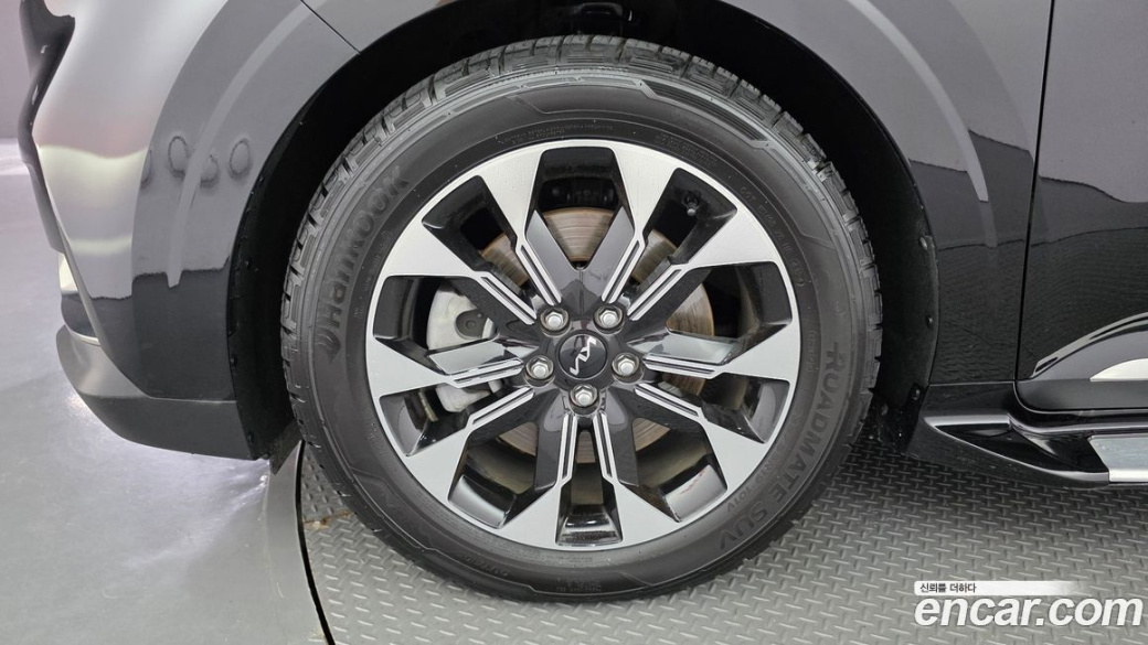 Kia Carnival 9-Seater Signature, 2023