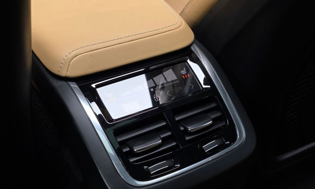 Volvo V60 B5 Ultimate AWD, 2023