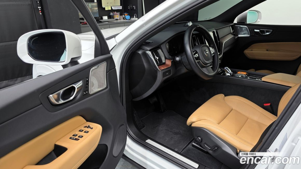 Volvo XC60 B5 Ultra Bright, 2025