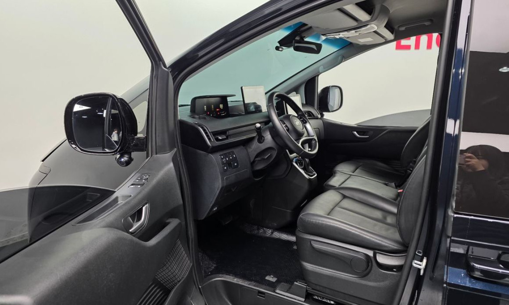 Hyundai Staria 4WD Tourer 9-Seater, 2024