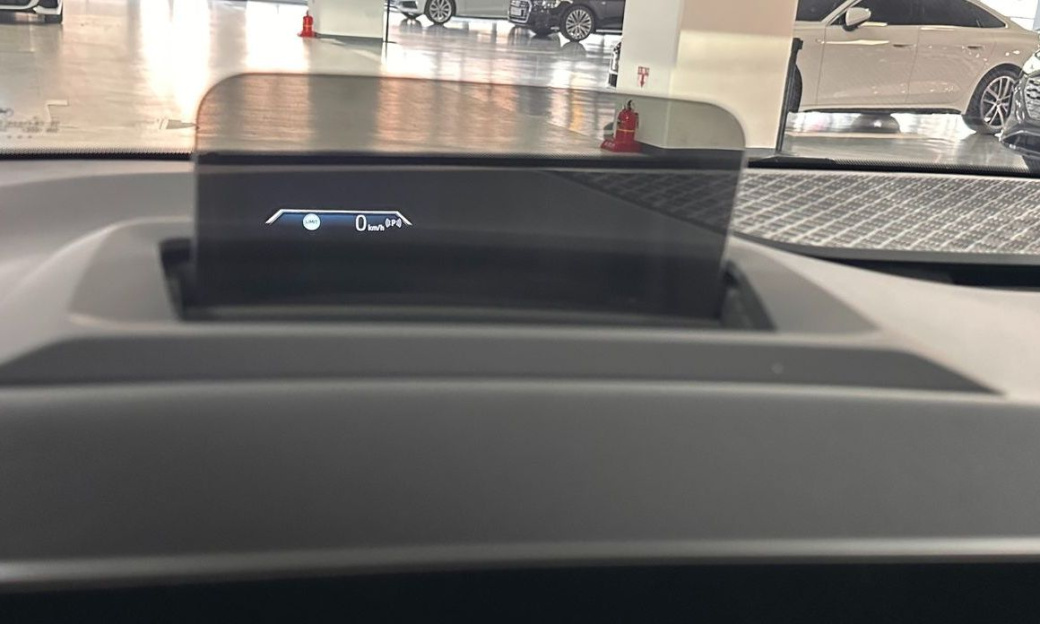 BMW 2-Series 220i Luxury, 2023