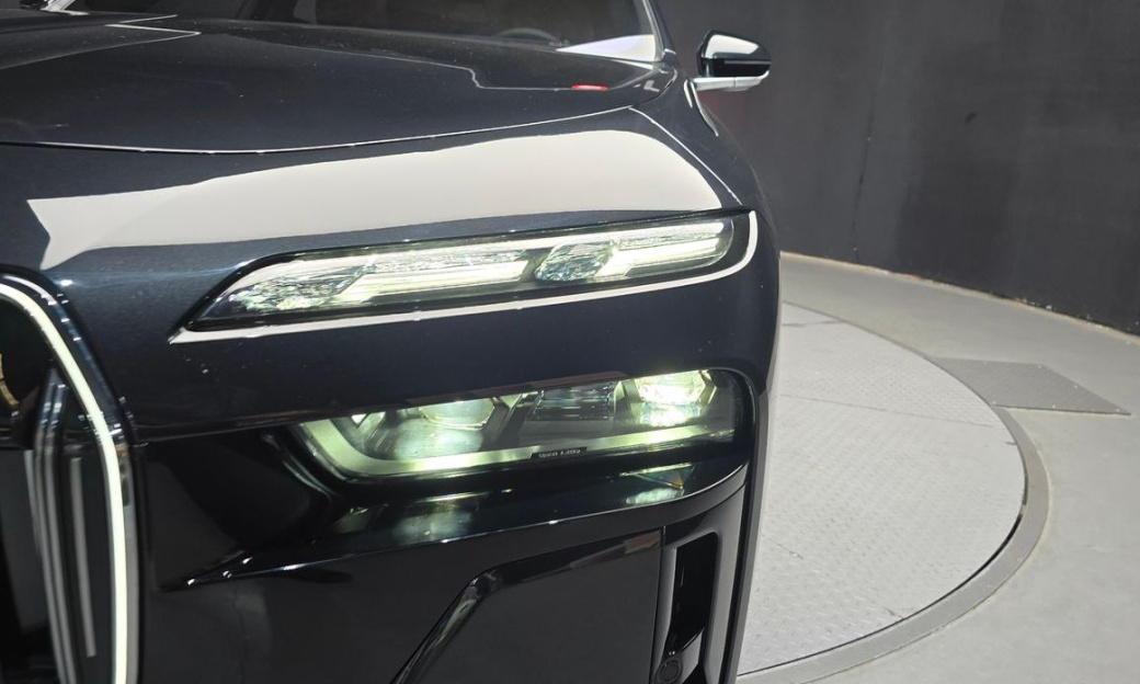 BMW 7-Series 740i xDrive M Sport, 2025