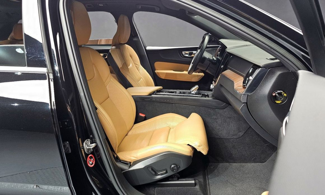 Volvo XC60 B5 Inscription, 2022