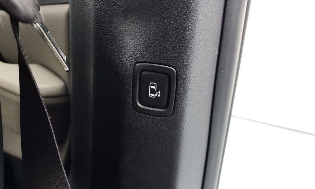Kia Carnival 7-Seater Signature, 2024