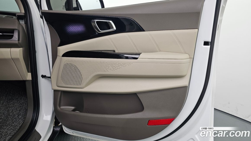 Kia Carnival 9-Seater Signature, 2023