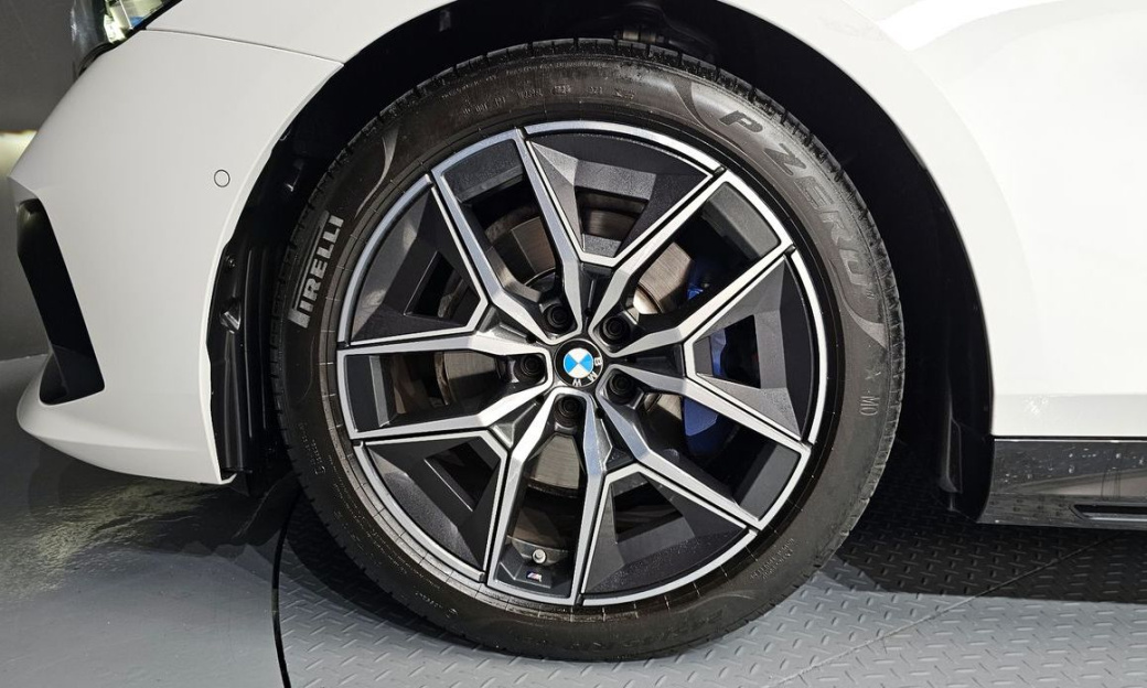 BMW 5-Series 520i M Sport, 2025