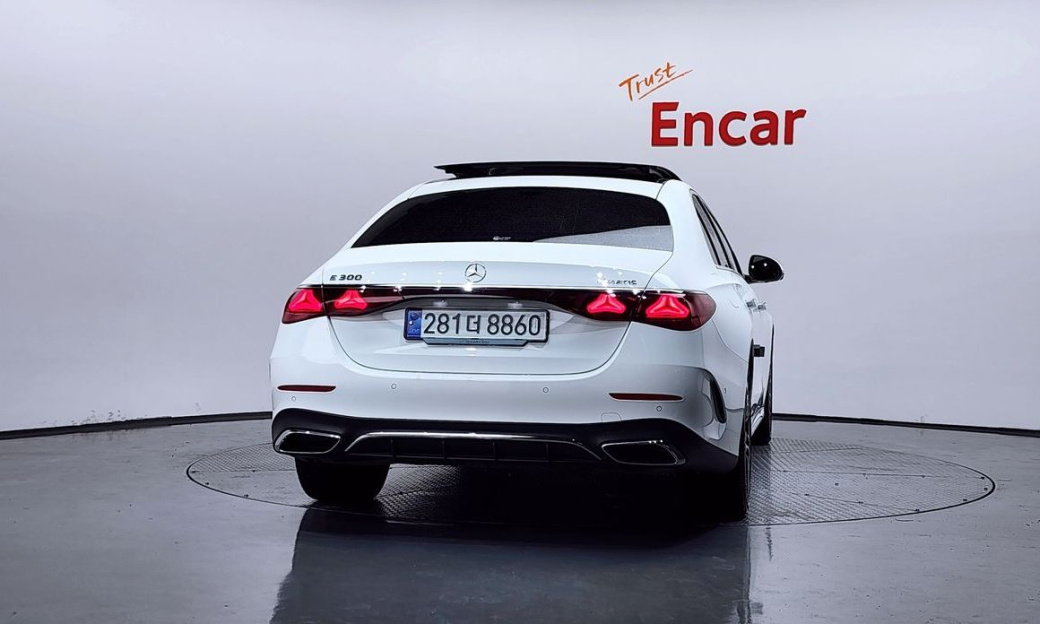 Mercedes-Benz E-Class E300 4MATIC AMG Line, 2024