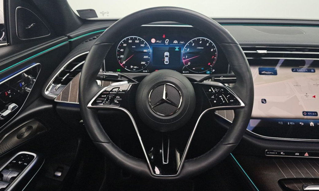 Mercedes-Benz E-Class E300 4MATIC Exclusive, 2025