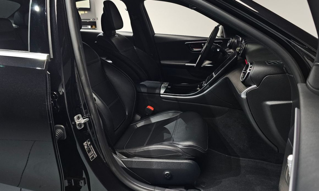 Mercedes-Benz C-Class C200 Avantgarde, 2024