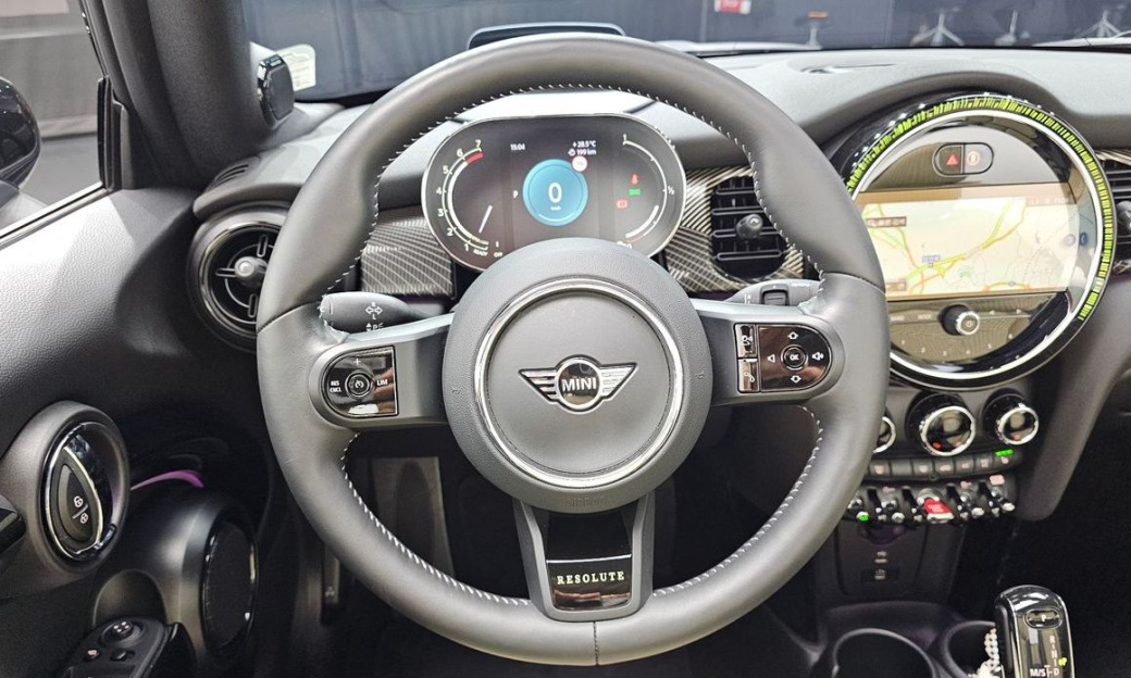 Mini Cooper Convertible Resolute Edition, 2024
