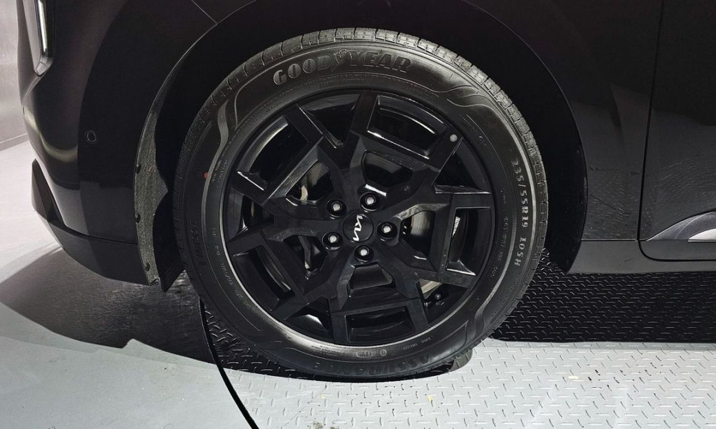 Kia Carnival 9-Seater Gravity, 2025