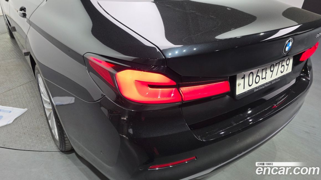 BMW 5-Series 520i Luxury, 2023