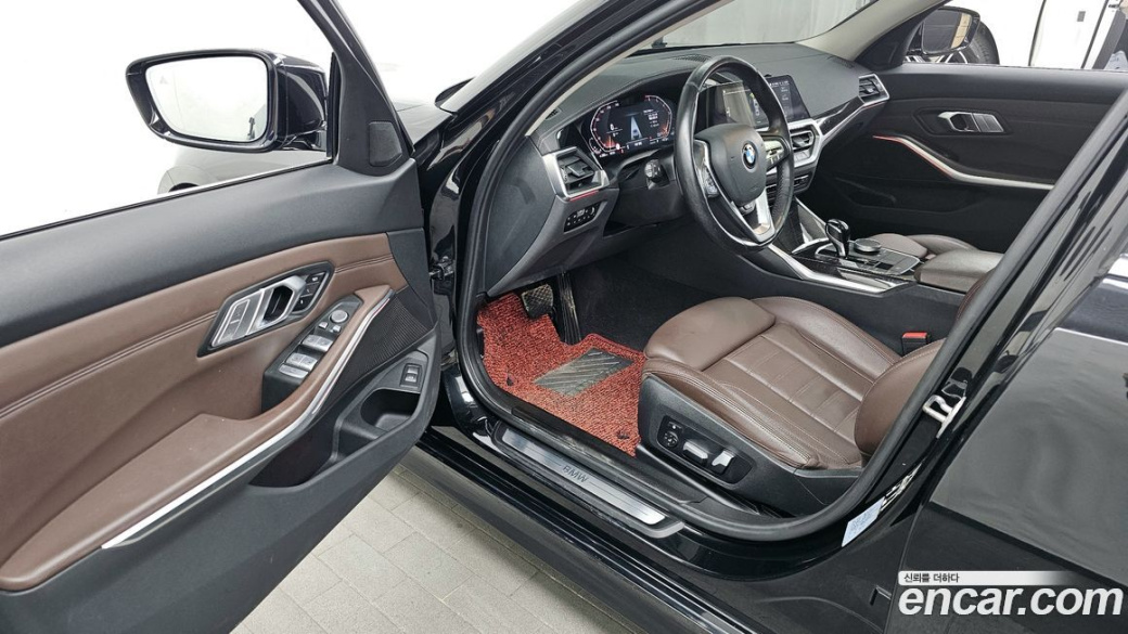 BMW 3-Series 320i Luxury, 2022