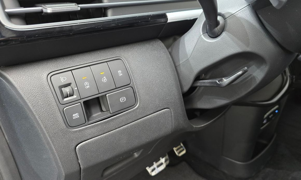 Hyundai Staria 4WD Lounge 9-Seater, 2025