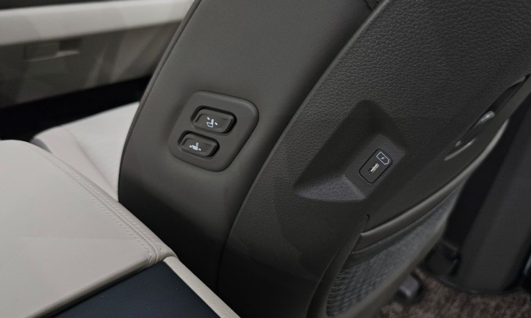 Kia Carnival 7-Seater Gravity, 2025