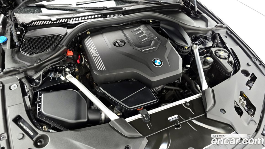 BMW 5-Series 520i Luxury, 2023