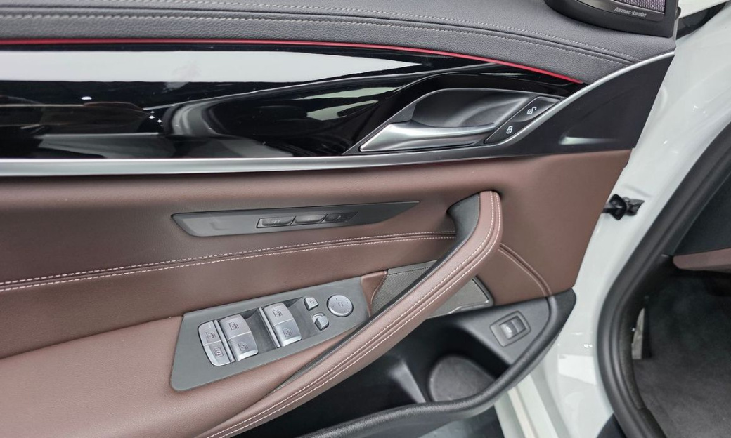 BMW 5-Series 530i M Sport Package, 2022
